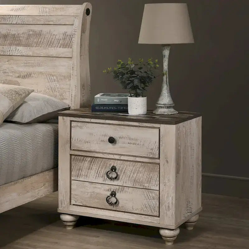 Juego de cama trineo blanqueada y 2 mesitas de noche – King/Queen, 3 piezas
